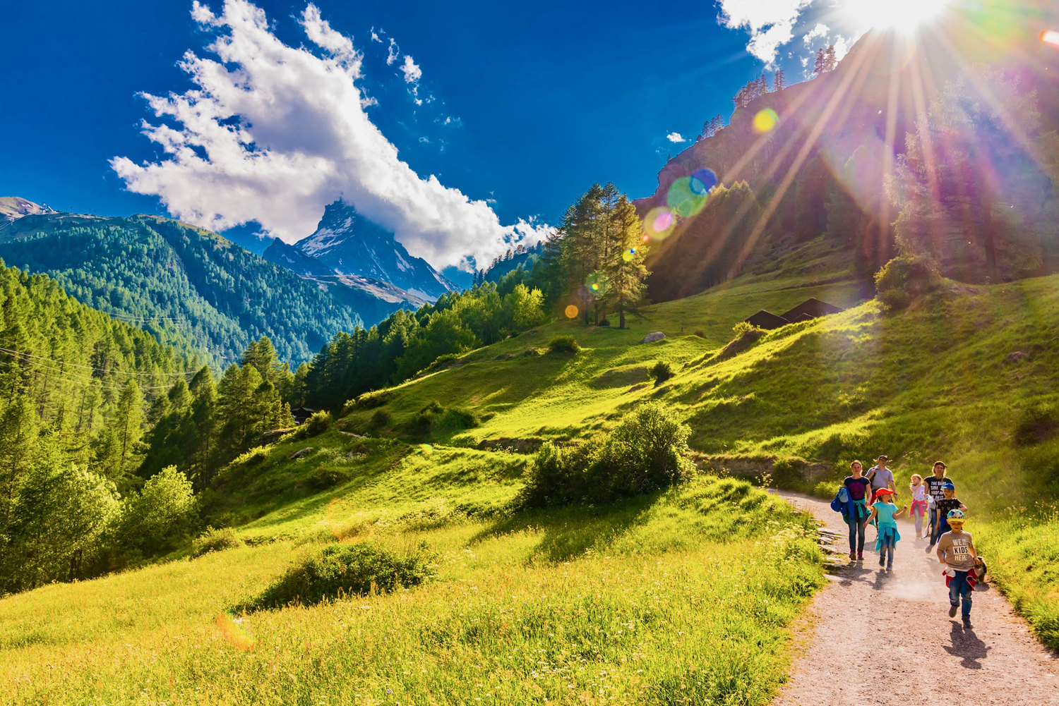 Family-hiking-tour-in-the-Swiss-Alps